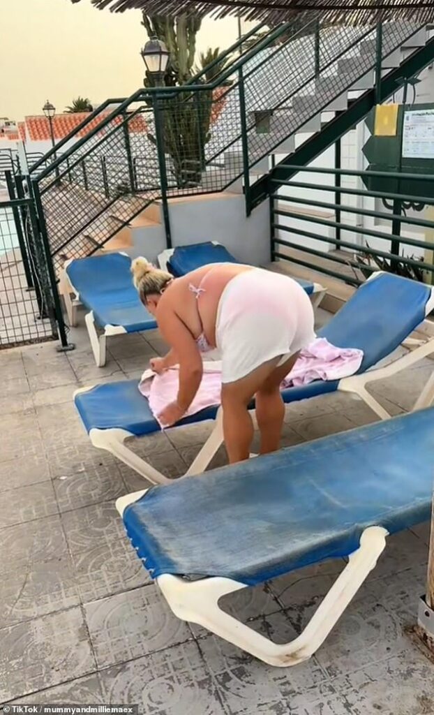 Stephanie is currently on holiday in Fuerteventura in Las Palmas and in true British fashion, she woke up at the crack of dawn to ensure she secured sun beds for the day