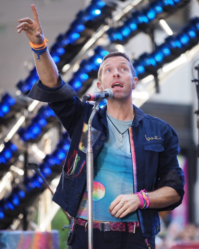 Concert Kiss Cam Gone Wrong Why The World is Obsessed with the Coldplay Kiss Cam Story