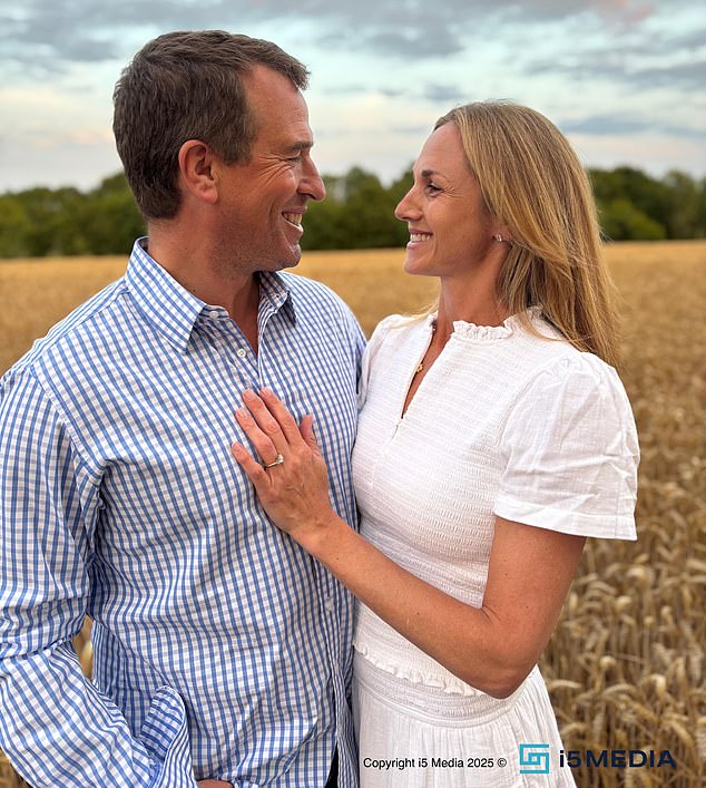 Peter Phillips proposed to fiance Hillary Sperling with a stunning diamond ring from Mayfair jeweller Pragnall, the same designer behind Queen Elizabeth's 1946 engagement ring