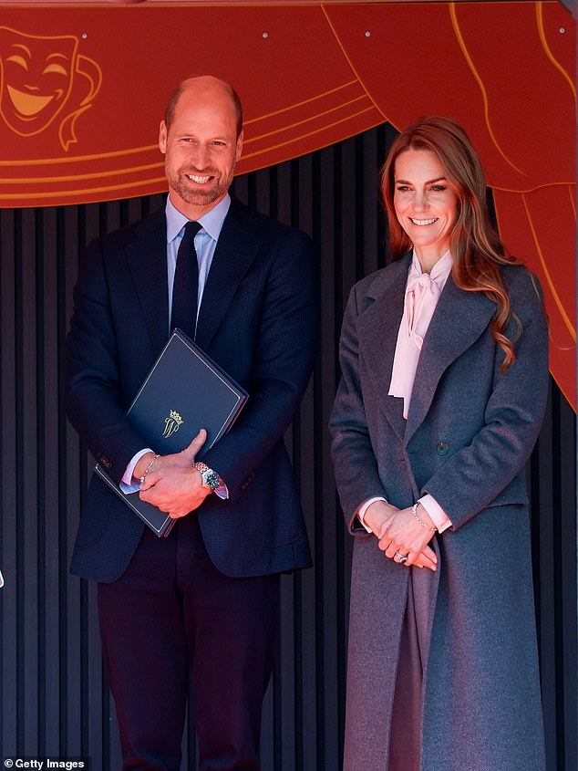 Kate made a sweet nod to Southport during her visit yesterday, by wearing pink outfit details and also donning friendship bracelets