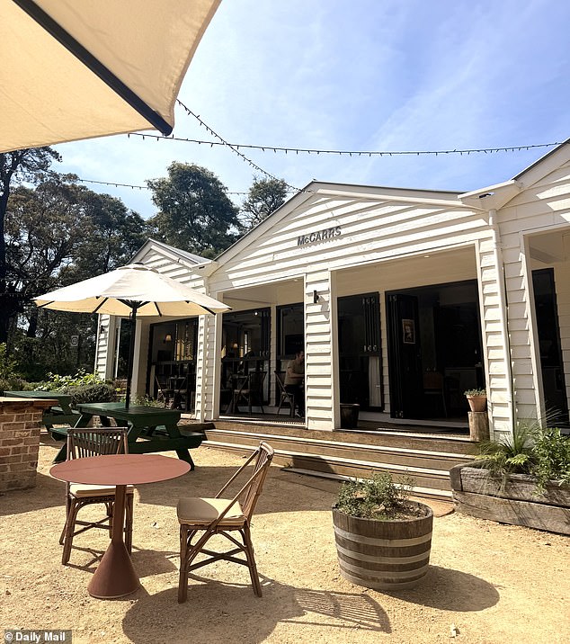 I stumbled upon a brand new, impossibly dreamy restaurant tucked on the corner of one of my old short cut routes on the border of Mona Vale and Terrey Hills: McCarrs General Store & Restaurant
